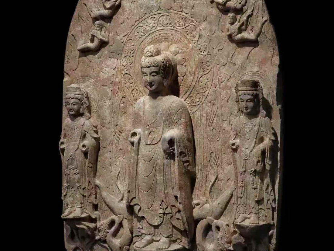 A large Wei back screen with three Buddha statues - 5