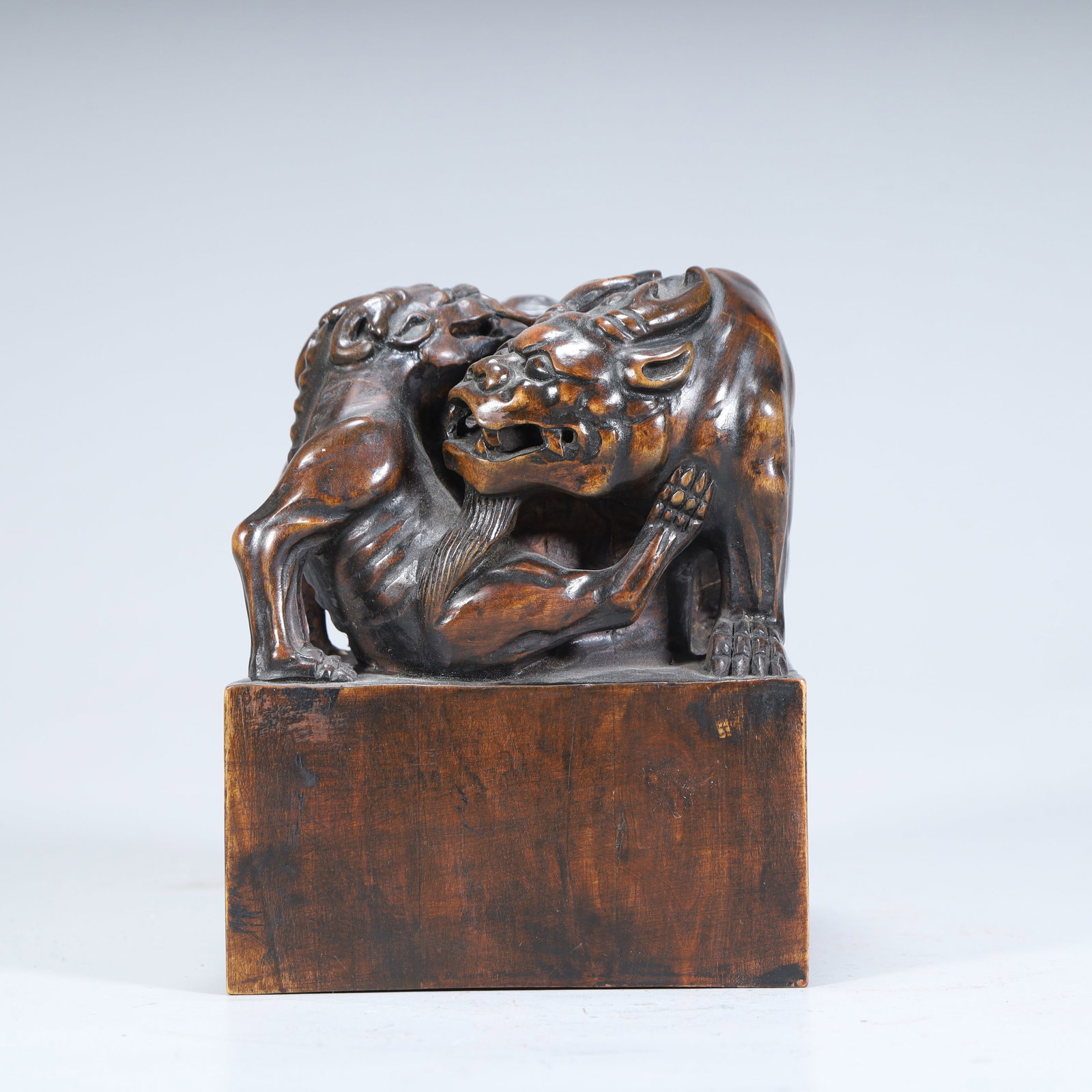 A Qing Dynasty sandalwood double auspicious beast button seal: Qing Dynasty sandalwood double auspicious beast button seal SIZE: H:12cm L:9.5cm W:9.5cm W:720g (The Dimensions Of All Batches Are Manually Measured.If You Need More Detailed Information, Please