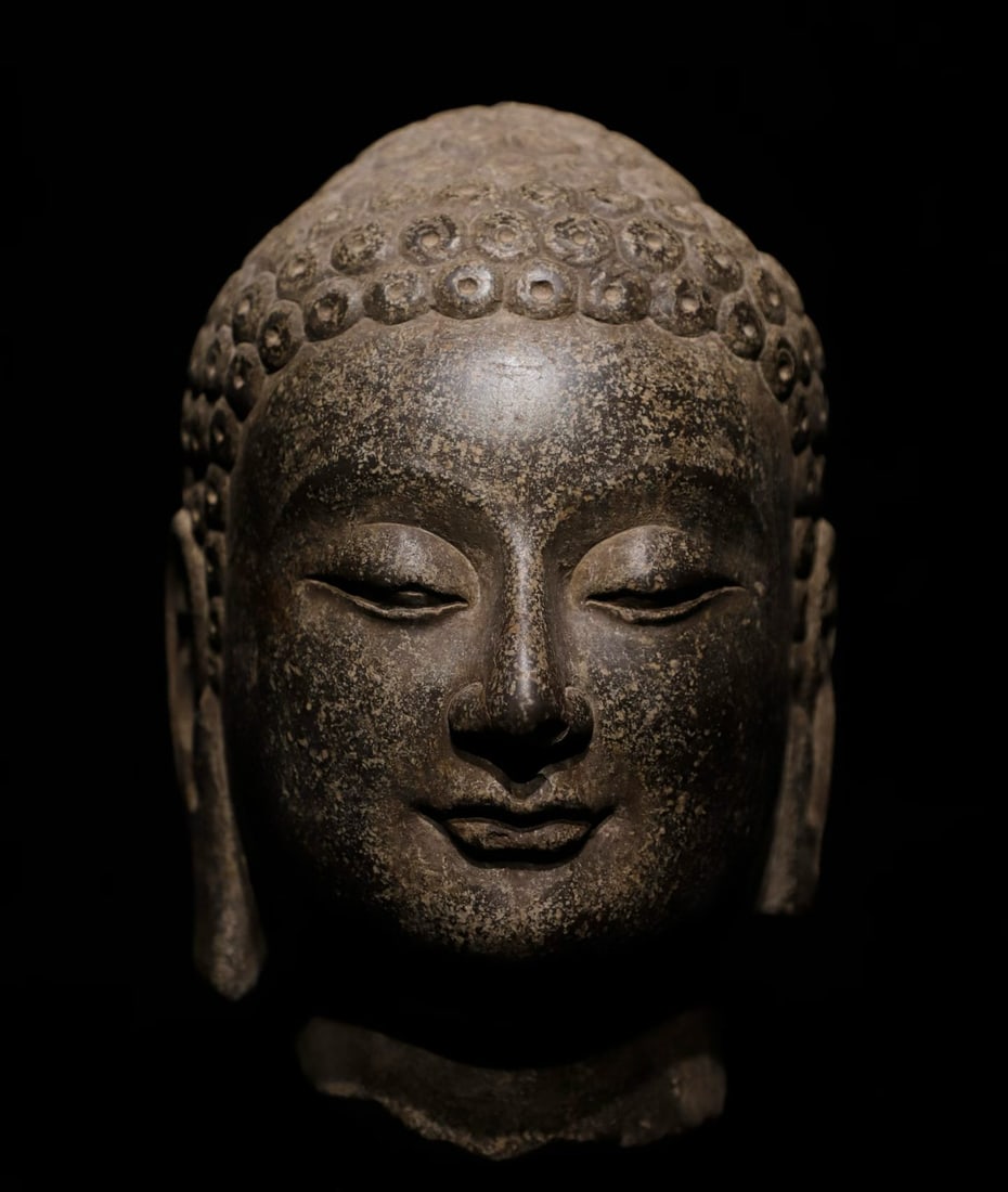 A piece of Northern Qi bluestone Buddha head: Northern Qi bluestone Buddha head SIZE: H:26cm (The Dimensions Of All Batches Are Manually Measured.If You Need More Detailed Information, Please Contact Our Customer Service Before Bidding.)
