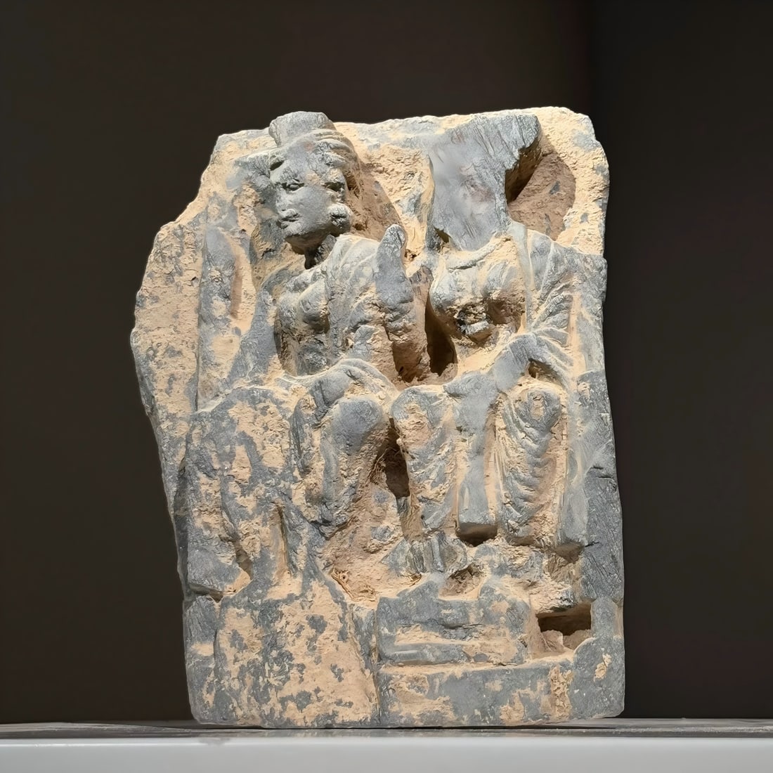 A piece of gray schist from the 2nd to 5th centuries AD of the Gandhara king queen: King of Gandhara Queen SIZE: W:13cm H:16cm (The Dimensions Of All Batches Are Manually Measured.If You Need More Detailed Information, Please Contact Our Customer Service Before Bidding.)