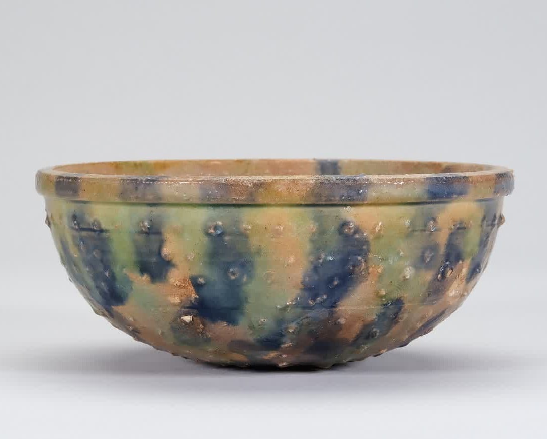 A Tang Sancai nibble bowl: Tang Sancai milk nail bowl SIZE: mouth D ? 11.5cm H:5cm (The Dimensions Of All Batches Are Manually Measured.If You Need More Detailed Information, Please Contact Our Customer Service Before Bidding.)