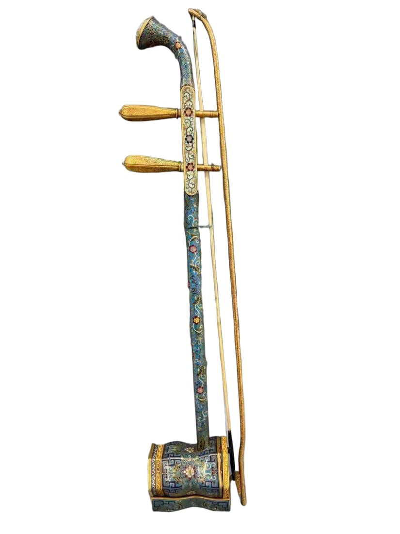A piece of Qing Dynasty cloisonné cloisonné enamel erhu: Qing Dynasty cloisonné cloisonné enamel erhu SIZE: 14.5x10x81cm (The Dimensions Of All Batches Are Manually Measured.If You Need More Detailed Information, Please Contact Our Customer Service Before