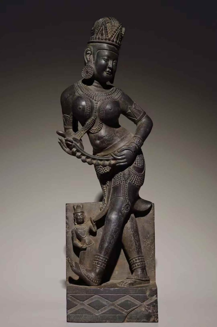 A Gandhara gray schist statue of the medicine fork girl "Ambika" (1 of 6)