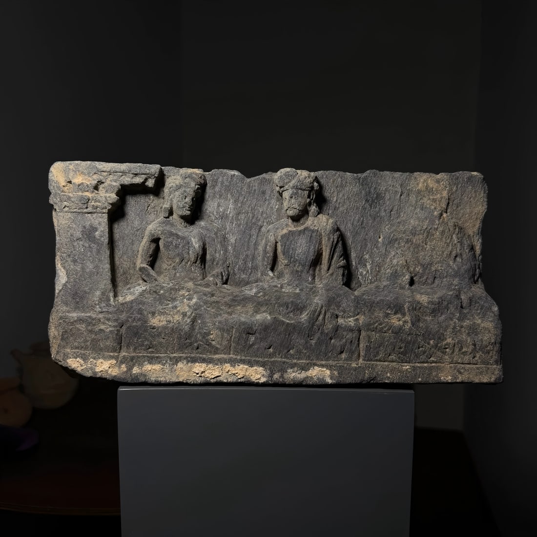 A Gandhara Buddha statue of gray schist from the 2nd to 5th centuries AD: Gandhara Buddha statue SIZE: W:30cm H:15cm (The Dimensions Of All Batches Are Manually Measured.If You Need More Detailed Information, Please Contact Our Customer Service Before Bidding.)