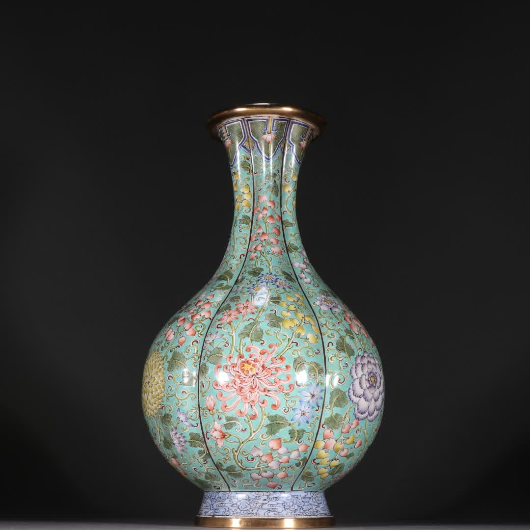 A Qing dynasty copper gilded enamel with entwined floral floral ribbed vase: Qing Dynasty Gilt Enamel Entwined Floral Pattern Ridged Vase SIZE: H:25.5cm W:15cm W:874.1g (The Dimensions Of All Batches Are Manually Measured.If You Need More Detailed Information, Please Contact O