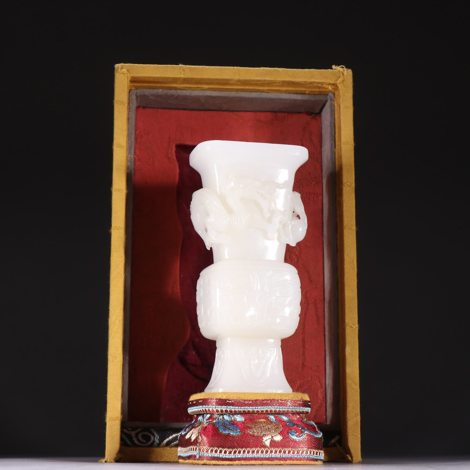 A Qing Dynasty Hetian jade high-relief chi dragon pattern flower goblet: Qing dynasty Hetian jade high-relief carved chi dragon pattern flower goblet SIZE: H:12.1cm W:5.5.cm W:260g (The Dimensions Of All Batches Are Manually Measured.If You Need More Detailed Information, 