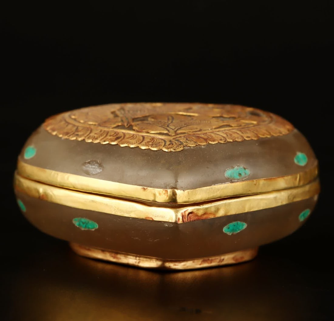 A Qing Dynasty copper gilt inlaid crystal powder box (1 of 9)