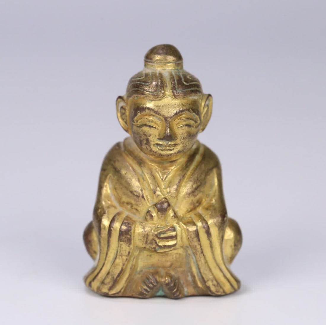 A small Qing Dynasty gilt bronze figurine: Qing Dynasty gilt bronze figurine ornament SIZE: 4.2x2.7x1.8cm W:75g (The Dimensions Of All Batches Are Manually Measured.If You Need More Detailed Information, Please Contact Our Customer Service Bef