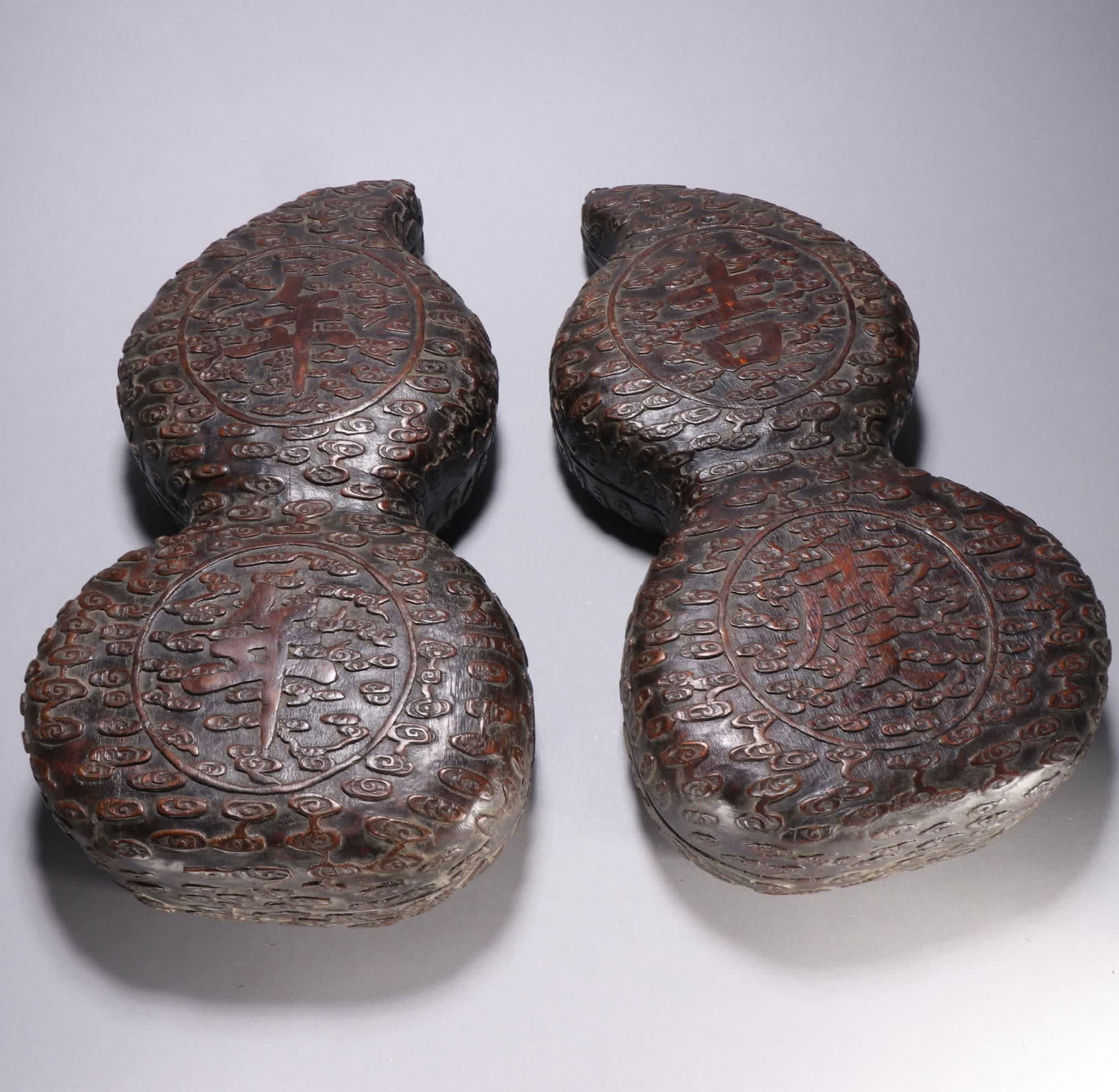 A pair of Qing agarwood "Auspicious Year Cherish" gourd-covered boxes: Qing Dynasty Agarwood "Auspicious Year of Celebration" gourd-covered box pair SIZE: H:10cm W:39x22cm Single W:1446.1g (The Dimensions Of All Batches Are Manually Measured.If You Need More Detailed Inf
