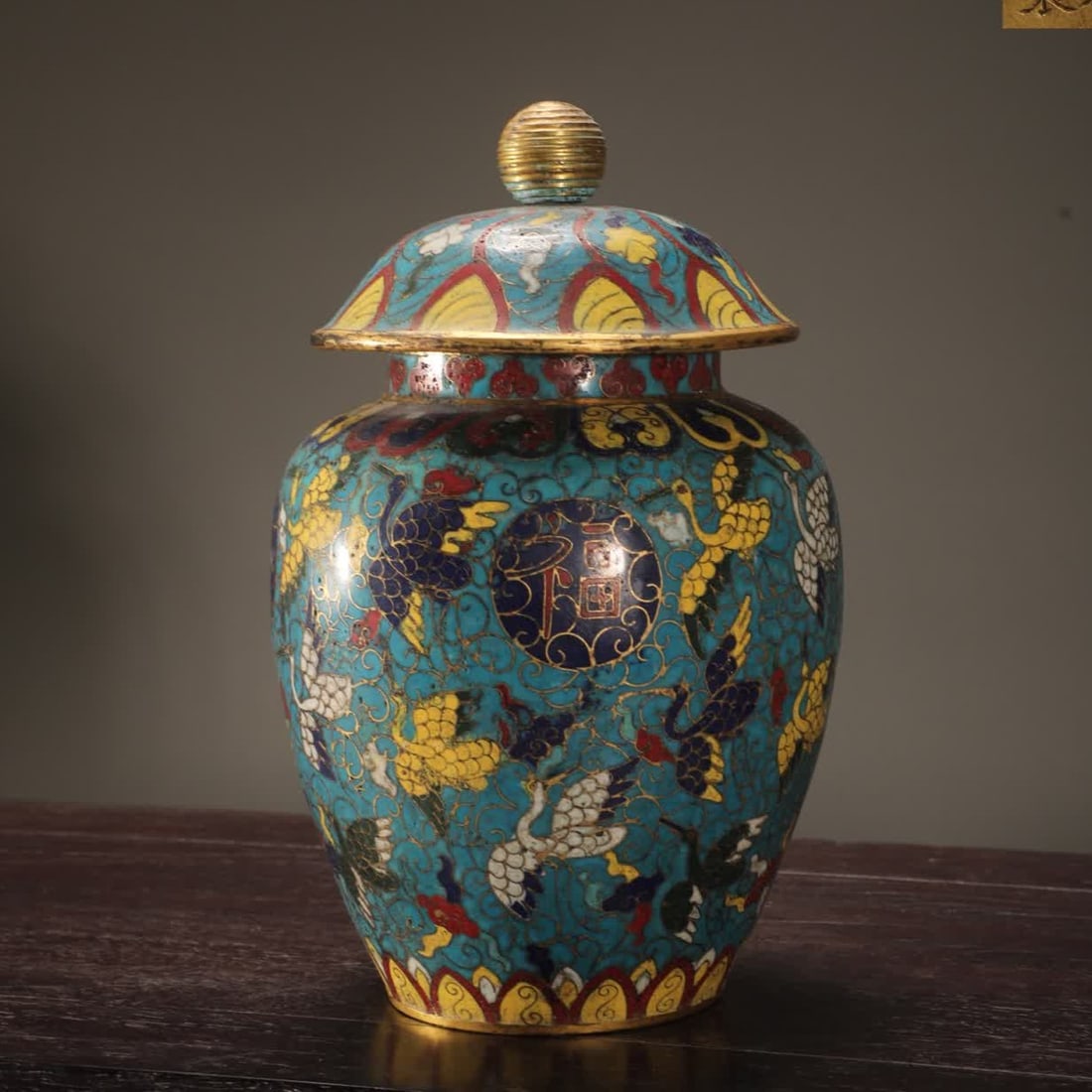 One Ming Dynasty copper cloisonne enamel fushou patterned lidded jar: Ming Dynasty bronze-bodied cloisonne cloisonne enamel fushou pattern-covered jar SIZE: H:25.2cm Mouth D:9cm Abdominal diameter 15.8cm W:1700g (The Dimensions Of All Batches Are Manually Measured.If Yo