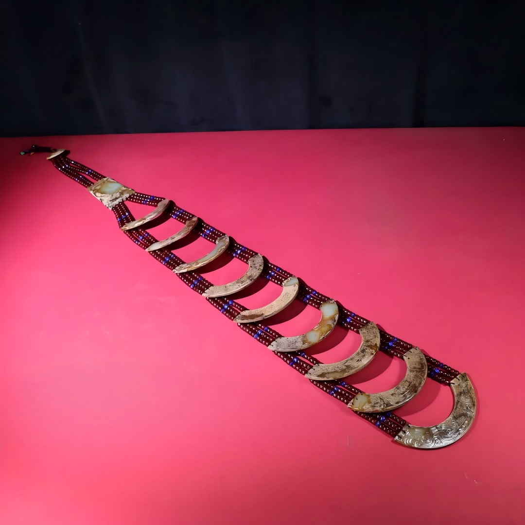 One set of Han dynasty jade pendants: A set of Han dynasty jade pendants SIZE: Total card 810, M ball maximum 139x47x6mm, minimum 98x40x6mm, total W: 801g (The Dimensions Of All Batches Are Manually Measured.If You Need More Detailed Info