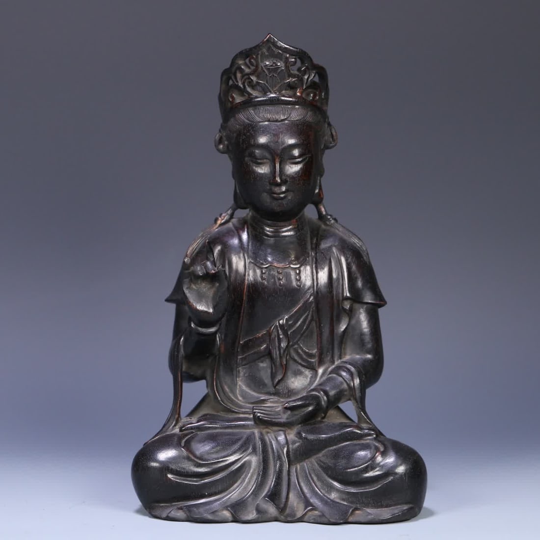 A late Qing dynasty small-leaf rosewood Guanyin ornament: Late Qing Dynasty small-leaf rosewood Guanyin ornament SIZE: 22x13x10cm W:575.5g (The Dimensions Of All Batches Are Manually Measured.If You Need More Detailed Information, Please Contact Our Customer