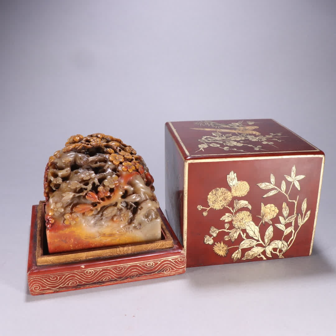 A seal with a Qingshoushan stone plum blossom pattern (1 of 9)