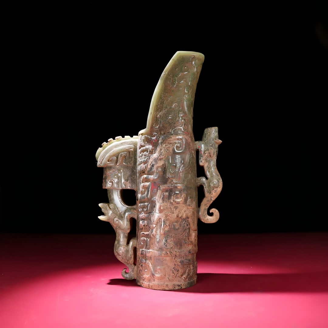 A Han Dynasty jade wine vessel: Han dynasty jade wine vessel SIZE: 283X160X74mm W:1800g (The Dimensions Of All Batches Are Manually Measured.If You Need More Detailed Information, Please Contact Our Customer Service Before Bidding.)