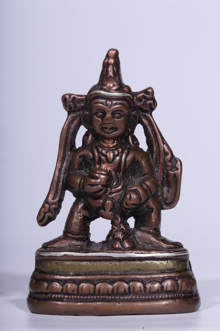 A Qing Dynasty bronze inlaid silver black statue of the God of Wealth: Qing Dynasty bronze inlay and silver-black statue of the God of Wealth SIZE: H:9cm L:6cm W:2.7cm W:242g (The Dimensions Of All Batches Are Manually Measured.If You Need More Detailed Information, Plea