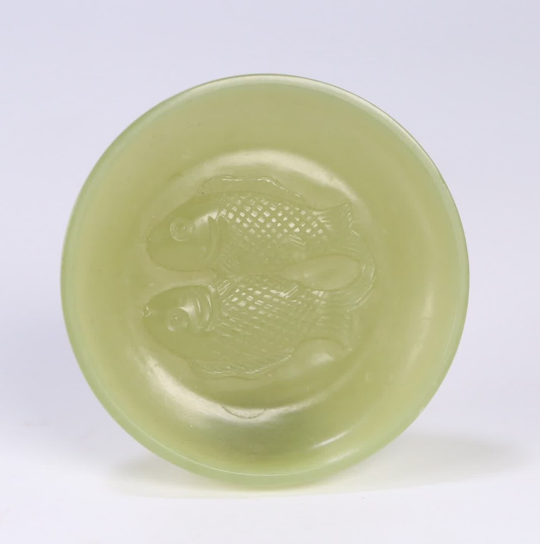 A Qing Qianlong period Hetian yellow jade double-fish brush washer (1 of 9)