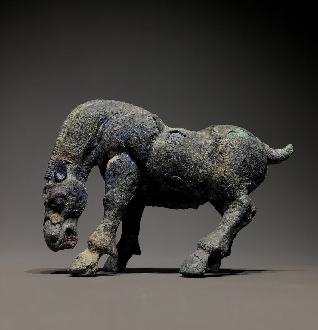 One piece: Tang Dynasty Rusty Peacock Blue Horse: Tang Dynasty Rusty Peacock Blue Horse SIZE: L:15cm W:6cm H:11cm W:1.1kg (The Dimensions Of All Batches Are Manually Measured.If You Need More Detailed Information, Please Contact Our Customer Service 