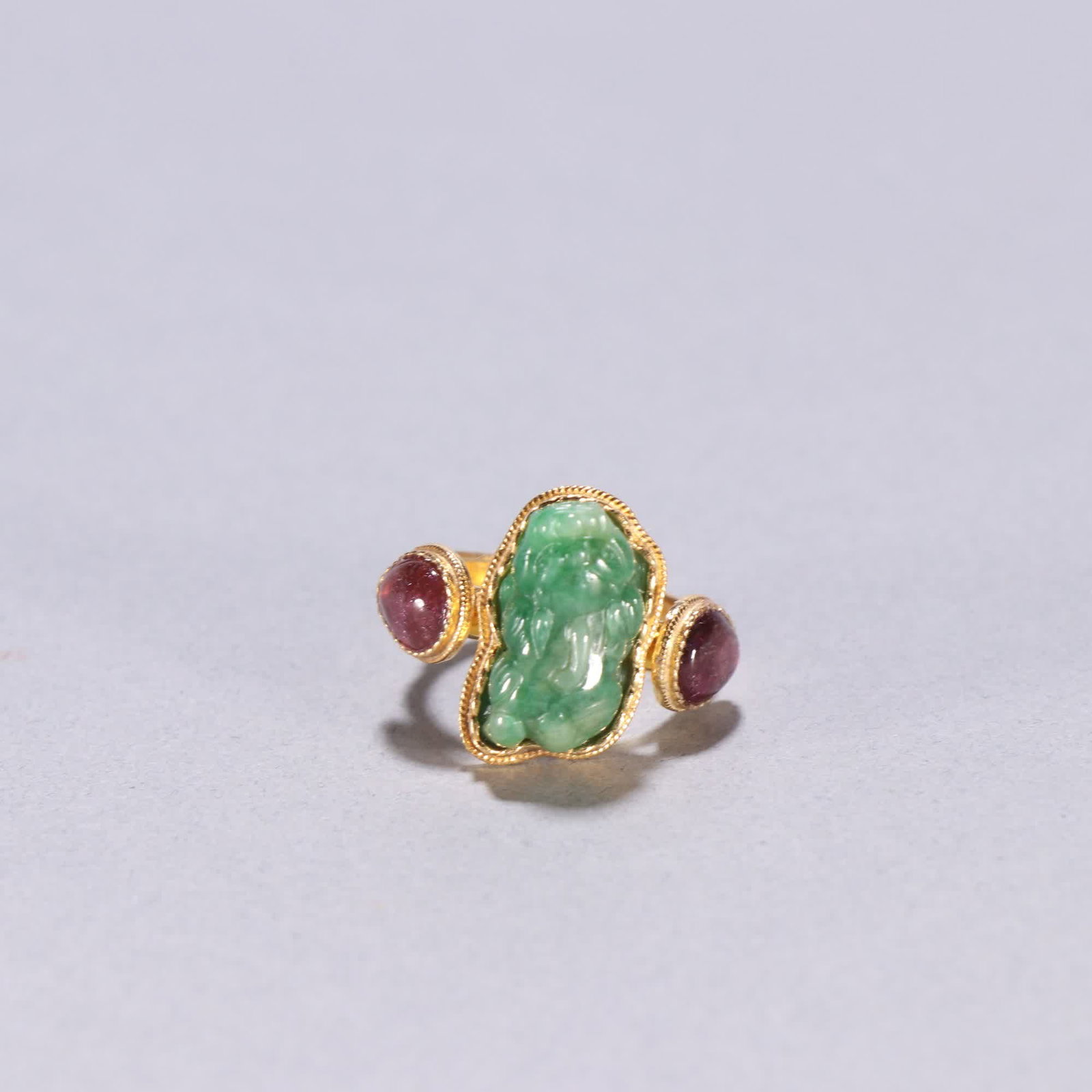 A Qing dynasty silver gilt inlaid jadeite Pixiu ring: Qing Dynasty: Silver gilt inlaid jadeite Pixiu ring SIZE: Inner diameter 1.8cm W: 8.4g (The Dimensions Of All Batches Are Manually Measured.If You Need More Detailed Information, Please Contact Our Cu