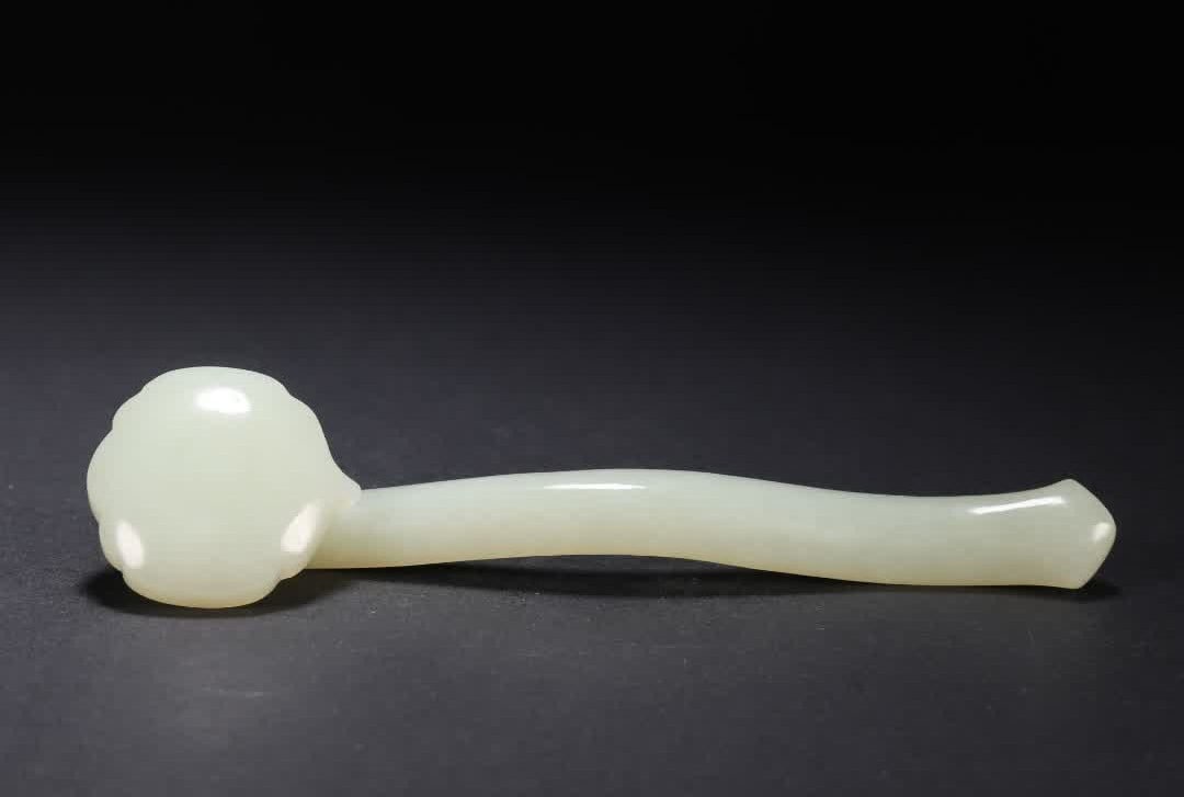 A Qing Dynasty Hetian jade ruyi ornament: Qing Dynasty Hetian jade ruyi ornament SIZE: L:12.3cm W:3cm H:1.9cm W:31g (The Dimensions Of All Batches Are Manually Measured.If You Need More Detailed Information, Please Contact Our Customer Servic
