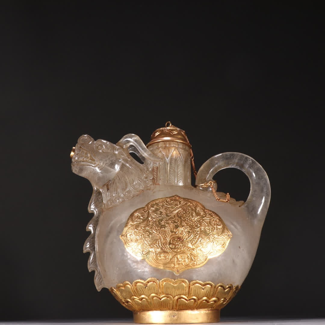 A crystal-wrapped gold-headed teapot: A crystal-wrapped gold-encased dragon-head pot SIZE: H:20cm W:20.4cm W:2170.2g (The Dimensions Of All Batches Are Manually Measured.If You Need More Detailed Information, Please Contact Our Customer S