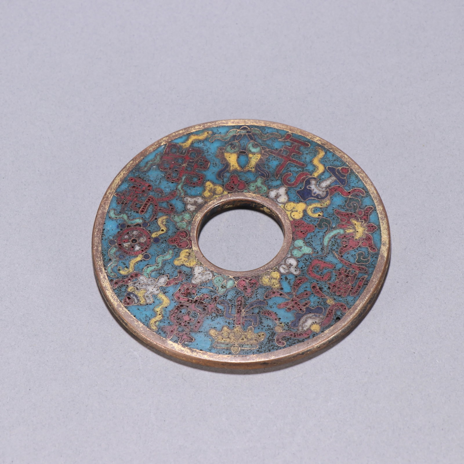 A Qing Dynasty copper gilt cloisonne coin: Qing Dynasty gilt cloisonne coin SIZE: W:9.1cm W:162.4g (The Dimensions Of All Batches Are Manually Measured.If You Need More Detailed Information, Please Contact Our Customer Service Before Bidding.)