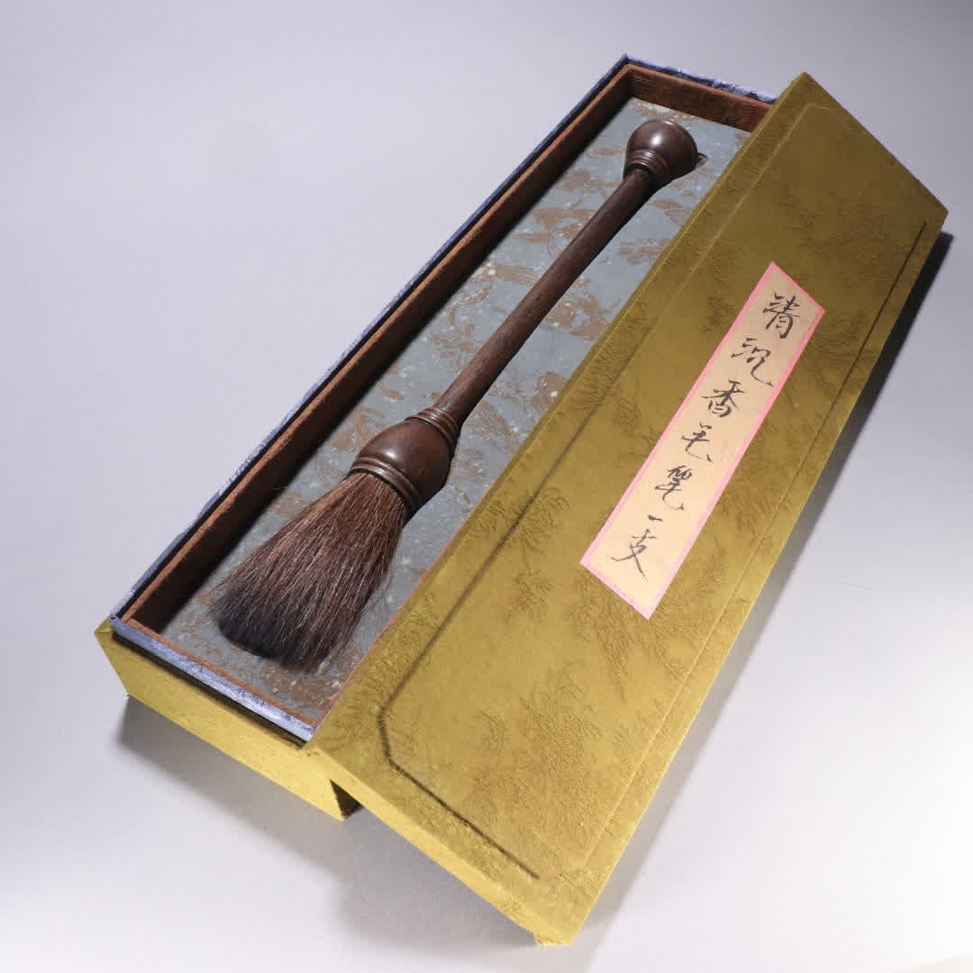 A Qing agarwood brush: Qing Dynasty: Agarwood brush SIZE: L:30.1cm W:3.9cm W:131.1g (The Dimensions Of All Batches Are Manually Measured.If You Need More Detailed Information, Please Contact Our Customer Service Before Bidd