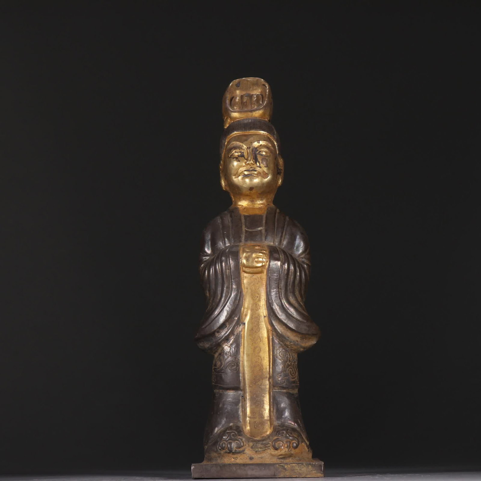 A gilt bronze statue of a civil official: Gilt bronze statues of civil officials SIZE: H:19cm W:5.6cm W:223.3g (The Dimensions Of All Batches Are Manually Measured.If You Need More Detailed Information, Please Contact Our Customer Service Bef