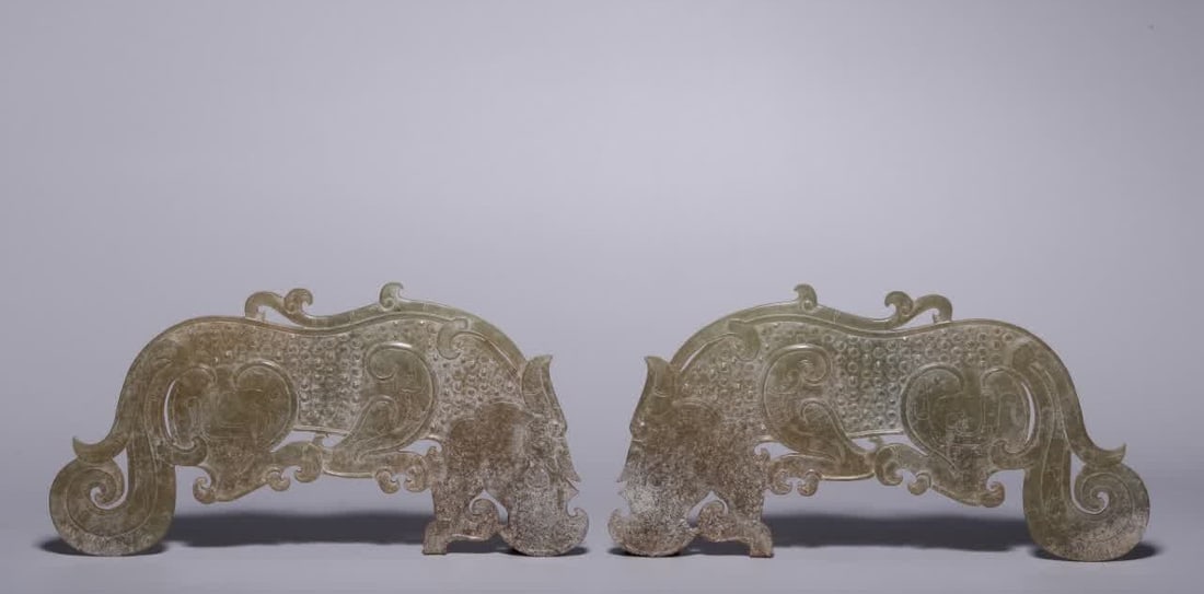 One Han dynasty Hetian jade belt with a Qin Gu pattern tiger pattern (1 of 9)