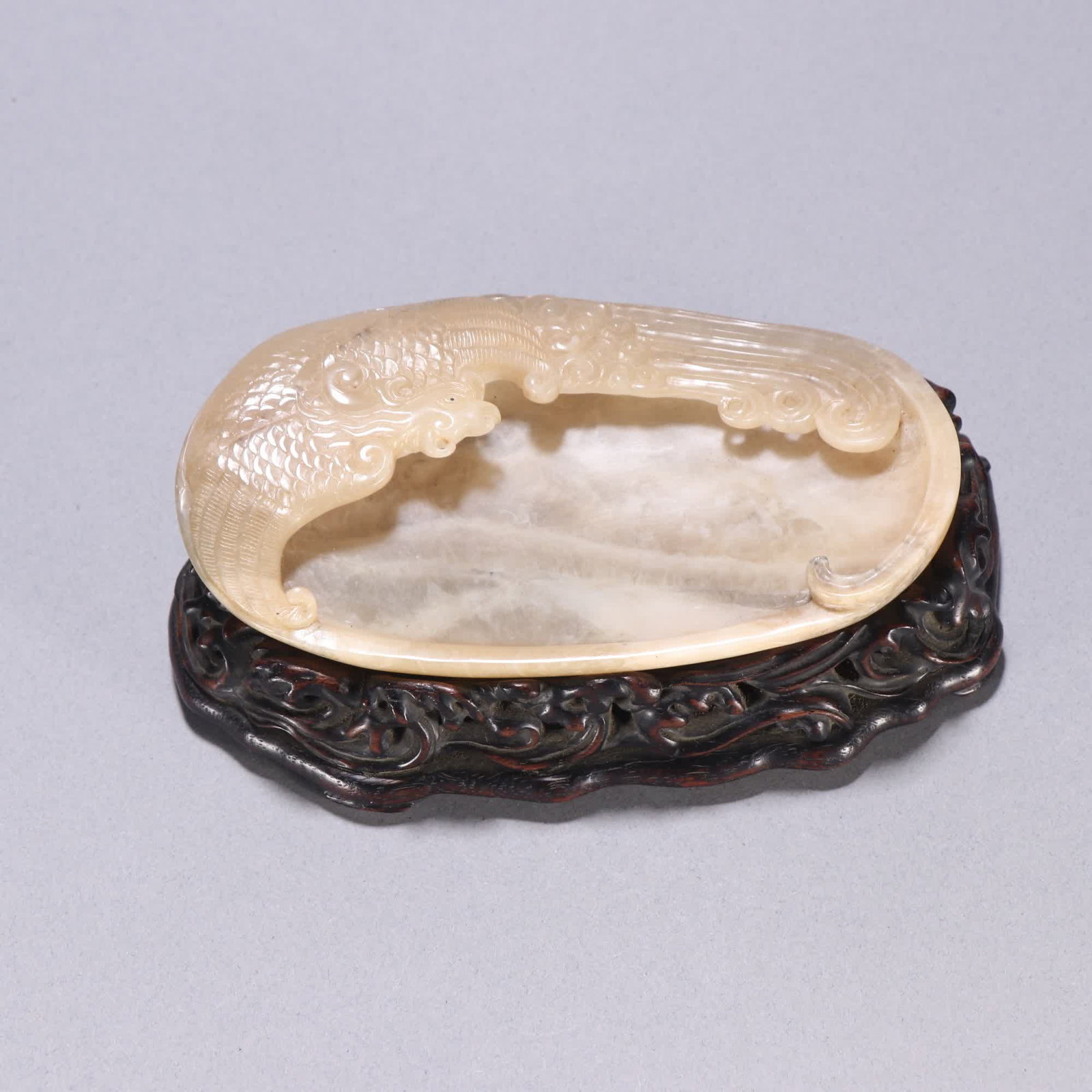 A piece of Qing dynasty Shoushan stone phoenix pattern brush lick: Qing Dynasty, Shoushan Stone Phoenix Pattern Brush Licking SIZE: W:11.5x6.4cm W:220g (The Dimensions Of All Batches Are Manually Measured.If You Need More Detailed Information, Please Contact Our