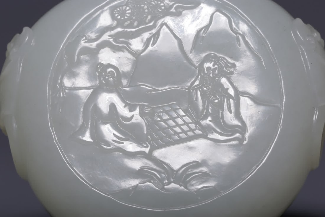 A Qing Dynasty Hetian white jade figure snuff bottle - 3