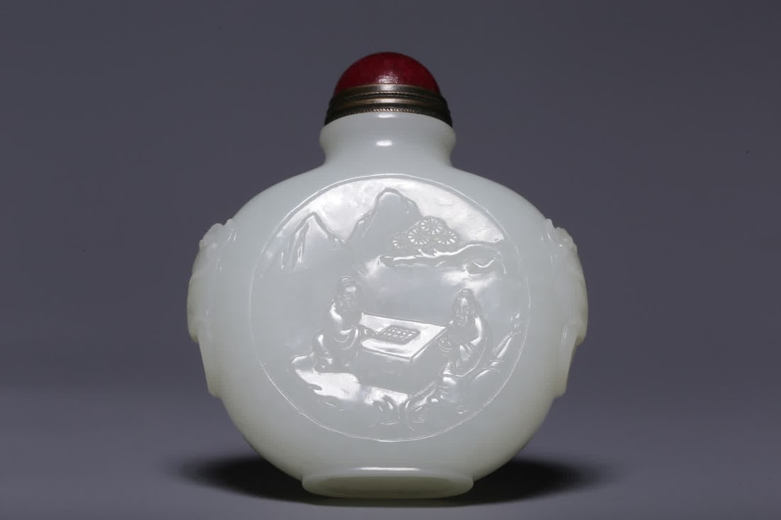 A Qing Dynasty Hetian white jade figure snuff bottle - 5