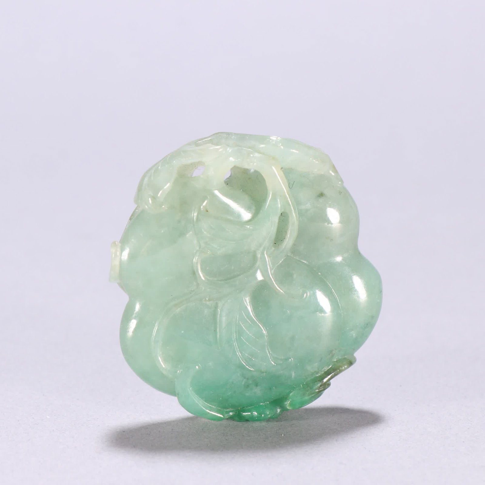 A Qing dynasty jadeite double gourd carving: Qing dynasty jadeite double gourd carving SIZE: H:5.3cm W:4.9cm W:64.3g (The Dimensions Of All Batches Are Manually Measured.If You Need More Detailed Information, Please Contact Our Customer Service