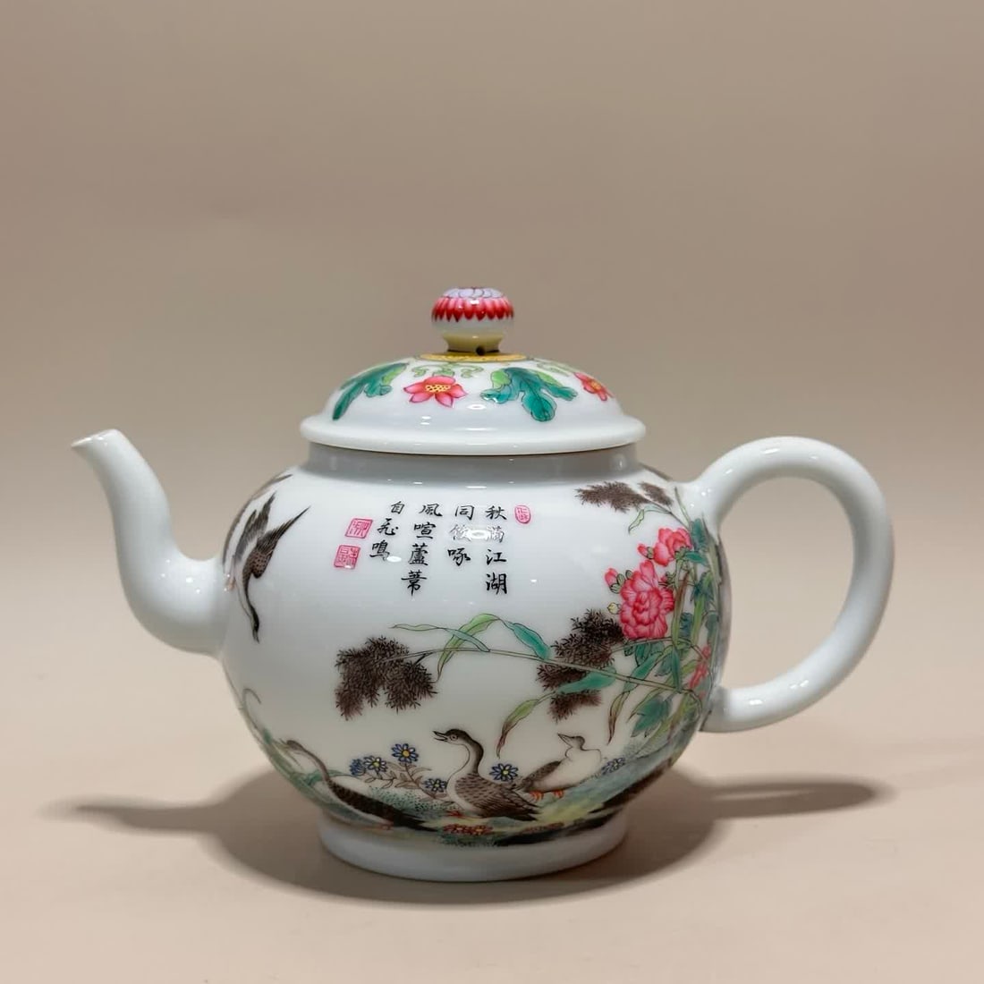 A Qing Dynasty Qianlong enamel teapot with flying colors and a scene of lodging and food (1 of 9)