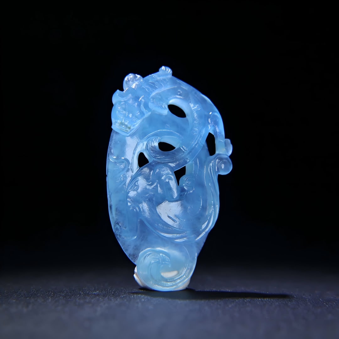 A Qing Dynasty Aquamarine Chicken Heart Pendant: Qing Dynasty Amarum Baoji's Beloved Adornment SIZE: 61x35X12mm W:22g (The Dimensions Of All Batches Are Manually Measured.If You Need More Detailed Information, Please Contact Our Customer Service