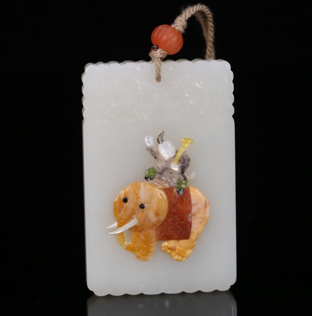 A Qing Dynasty Hetian white jade inlaid with a hundred treasures and a Taiping elephant plaque: A Taiping elephant plaque inlaid with a hundred treasures of Hetian white jade from the Qing Dynasty SIZE: 6.8x4.3x1.3cm W:78.8g (The Dimensions Of All Batches Are Manually Measured.If You Need More