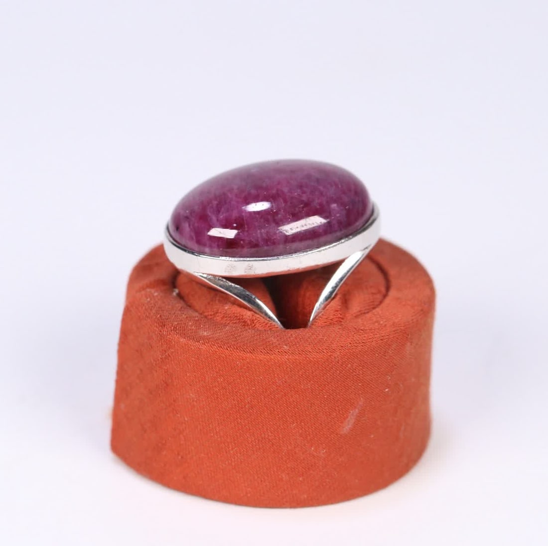 A Qing Dynasty ruby silver-plated ring: A silver-plated ruby ring from the Qing Dynasty SIZE: Ring face 2.4x1.8cm, W: 11.4g (The Dimensions Of All Batches Are Manually Measured.If You Need More Detailed Information, Please Contact Our Custo