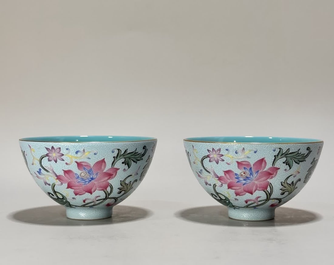 A Qianlong period turquoise green-glazed famille rose floral cup: A turquoise green-glazed famille rose floral cup made during the Qianlong period SIZE: H:4.3cm, Mouth D:7.9cm, Bottom 2.6cm (The Dimensions Of All Batches Are Manually Measured.If You Need More