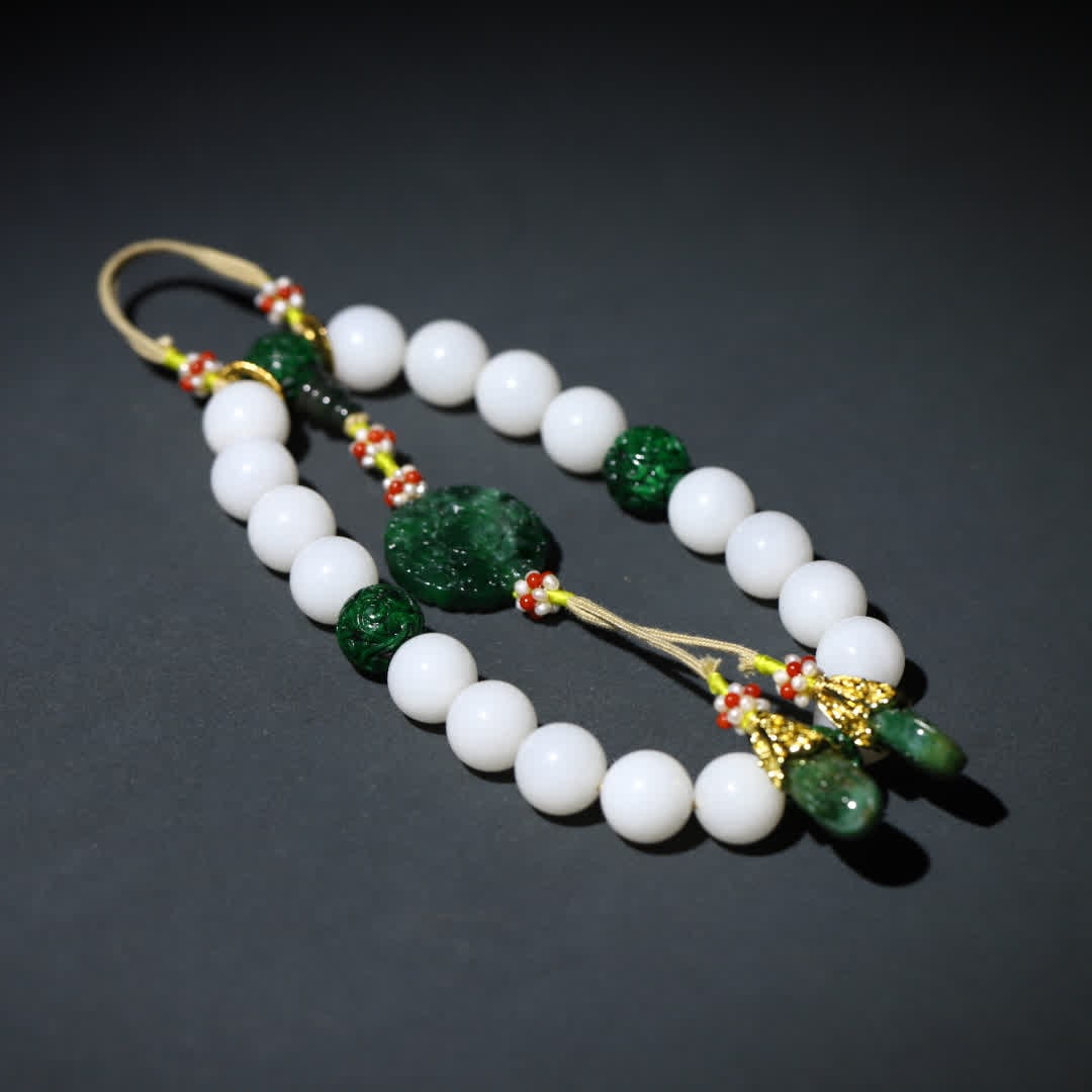 One piece: Qing Dynasty Hetian white jade paired with jadeite Eighteen Zi Zi (1 of 10)