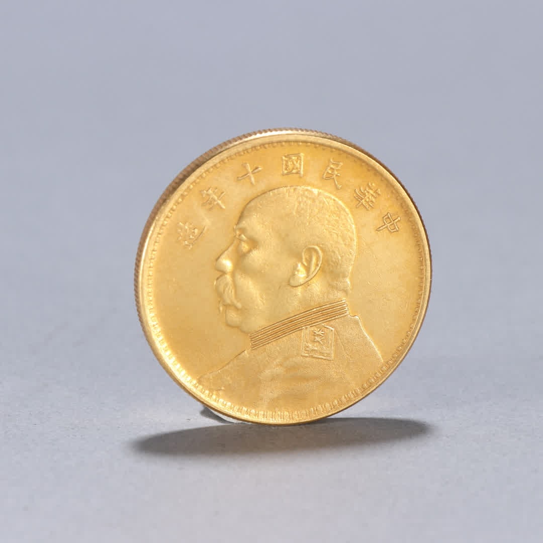 One Republic of China silver gilt one-yuan coin: Republic of China Era silver gilt 1 yuan coin SIZE: W:3.9cm W:37.6g (The Dimensions Of All Batches Are Manually Measured.If You Need More Detailed Information, Please Contact Our Customer Service Befo