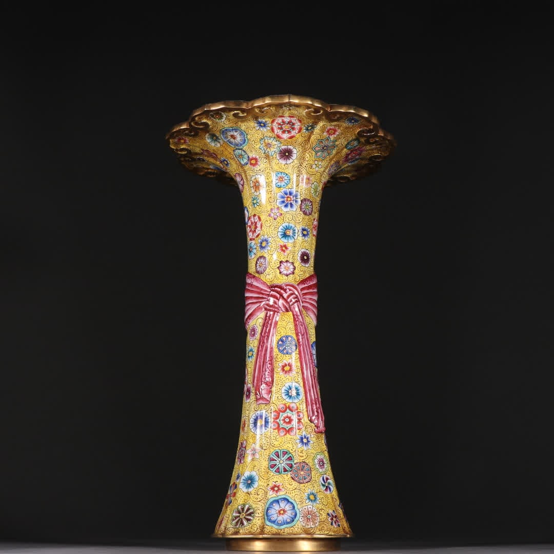 A Qing dynasty bronze gilt enamel bundle with floral decoration: Qing Dynasty: Gilt bronze enamel bundle with floral ornamental ornaments SIZE: H:25.5cm W:20cm W:859.5g (The Dimensions Of All Batches Are Manually Measured.If You Need More Detailed Information, Plea