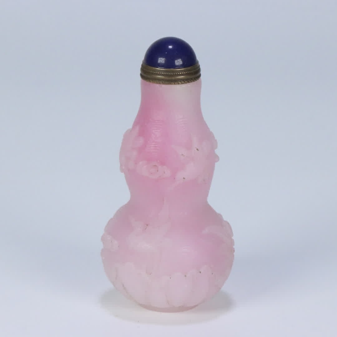 A late Qing material vessel, a snuff bottle all the way in succession: Late Qing Liaoqi was a continuous series of snuff bottles SIZE: 7.33x3.58cm W:64g (The Dimensions Of All Batches Are Manually Measured.If You Need More Detailed Information, Please Contact Our Custome