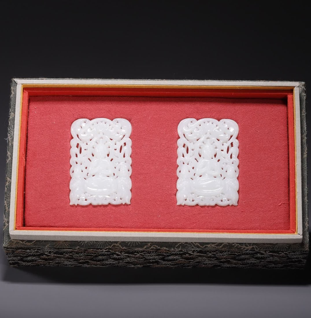 A pair of Qing Dynasty Hetian jade boy worshipping Guanyin jade plaques: A pair of jade plaques from the Qing Dynasty where the Hetian Jade Boy worships Guanyin SIZE: 6.2x4.2x1.0cm W:76.7g (The Dimensions Of All Batches Are Manually Measured.If You Need More Detailed Infor