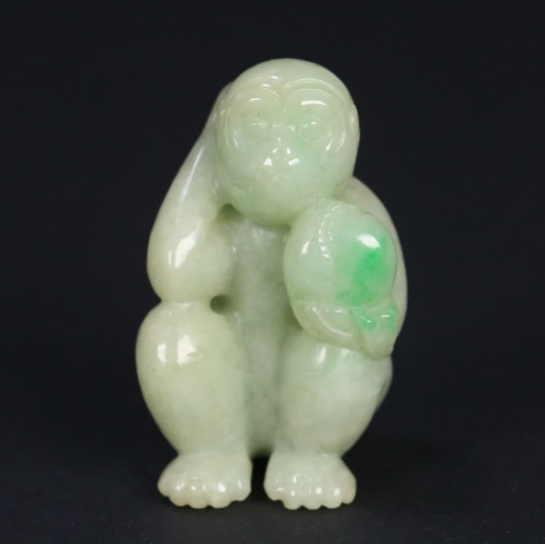 A Qing Dynasty old jadeite spirit monkey offering longevity carving: Qing Dynasty old jadeite spirit monkey offering birthday carving SIZE: 4.8x3x2.7cm W:51.9g (The Dimensions Of All Batches Are Manually Measured.If You Need More Detailed Information, Please Contact Ou