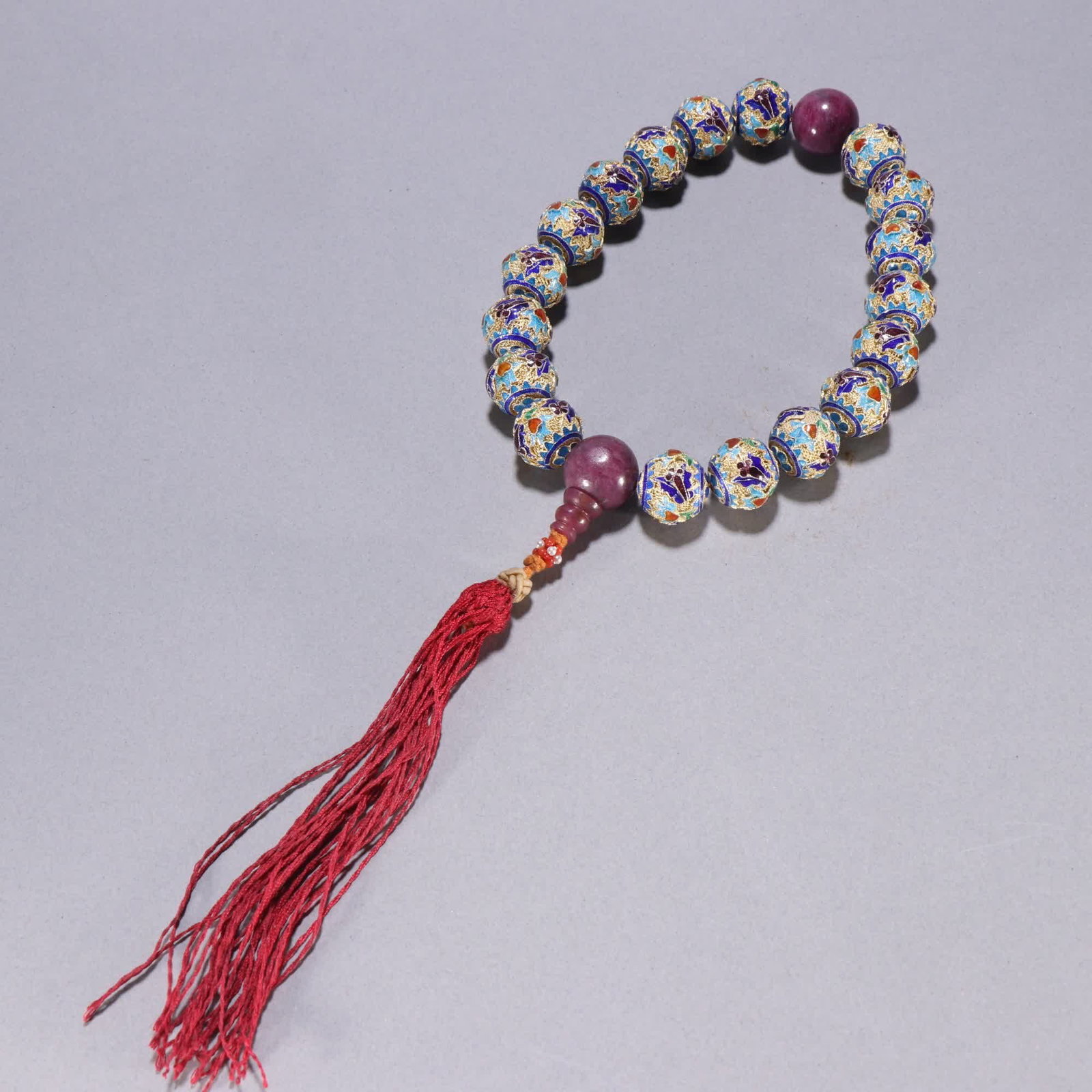 One Qing Dynasty gilded blue floral butterfly pattern eighteen beads held in the hand: Qing dynasty gilt baked blue butterfly pattern eighteen beads held in the hand SIZE: Bead diameter 1.6cm W: 100g (The Dimensions Of All Batches Are Manually Measured.If You Need More Detailed Informat