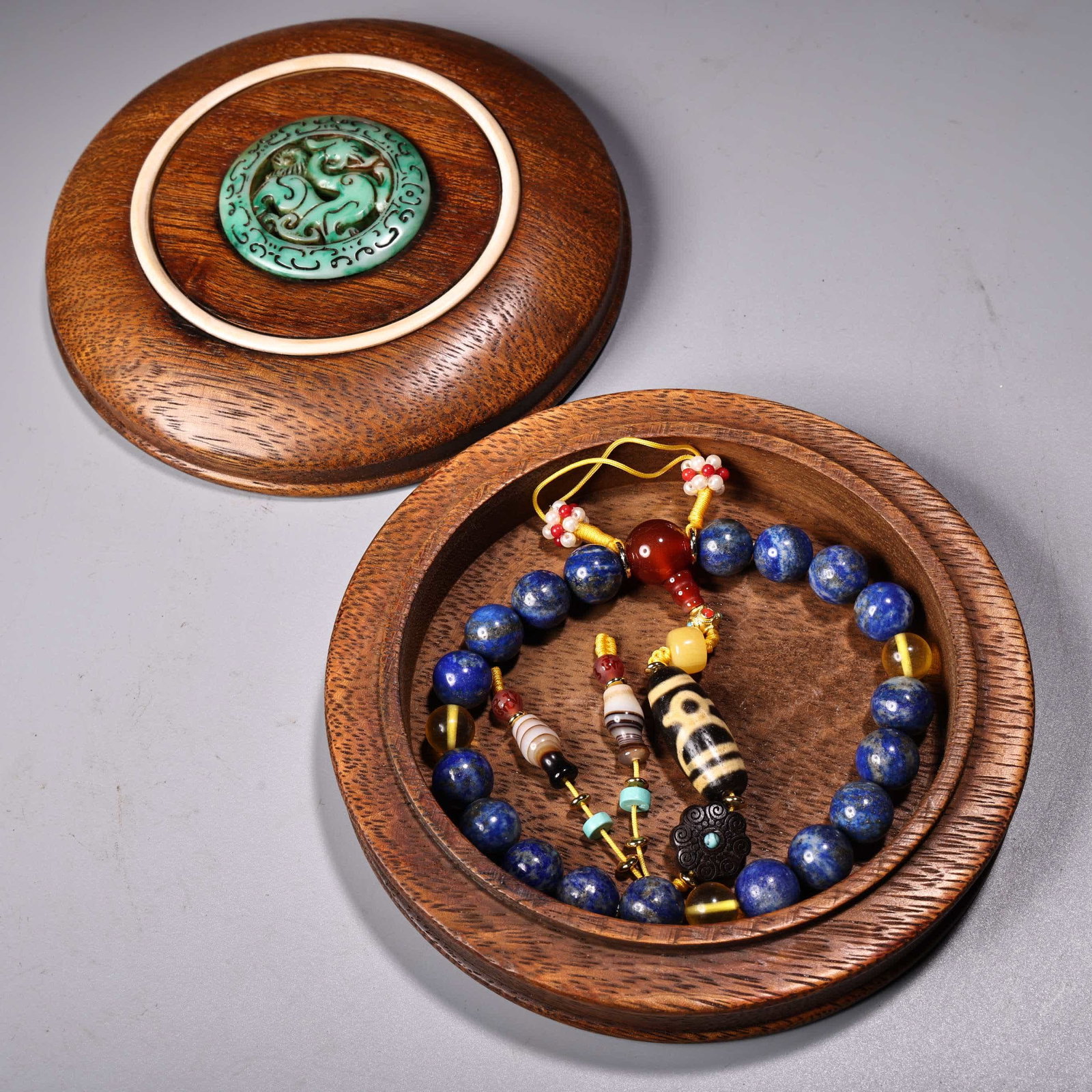 A box of Qing Dynasty natural lapis lazuli handheld bracelets: A box of Qing Dynasty natural lapis lazuli handheld bracelets SIZE: W:70g Bead D:1.2cm (The Dimensions Of All Batches Are Manually Measured.If You Need More Detailed Information, Please Contact Our Cu