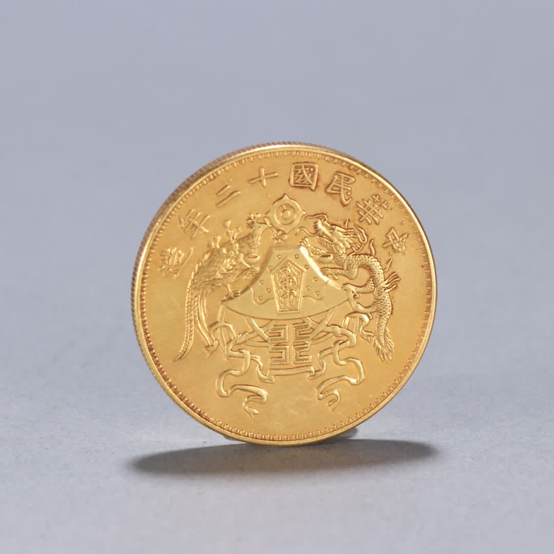 One Republic of China silver gilt one-yuan coin: Republic of China Era silver gilt 1 yuan coin SIZE: W:3.9cm W:37.6g (The Dimensions Of All Batches Are Manually Measured.If You Need More Detailed Information, Please Contact Our Customer Service Befo