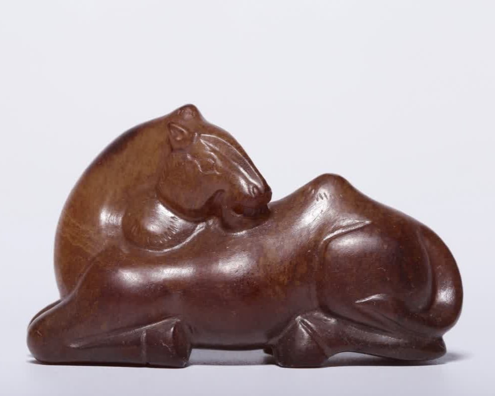 A second-hand Hetian jade large earth red incense camel: Used Hetian jade large earth red ink camel carries SIZE: L:5.2cm W:1.8cm H:2.9cm W:34.6g (The Dimensions Of All Batches Are Manually Measured.If You Need More Detailed Information, Please Contact Our 