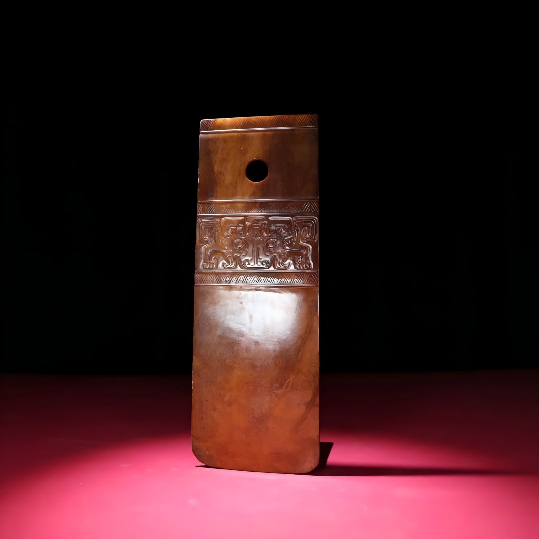 One is a Han dynasty jade jade gui with double-sided taotie face patterns (1 of 9)