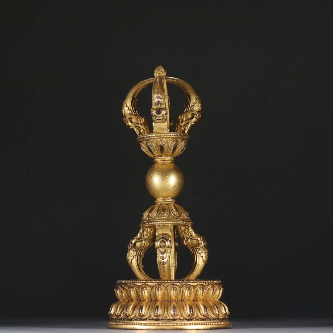 A Qing dynasty bronze gilt vajra pestle ornament (1 of 9)