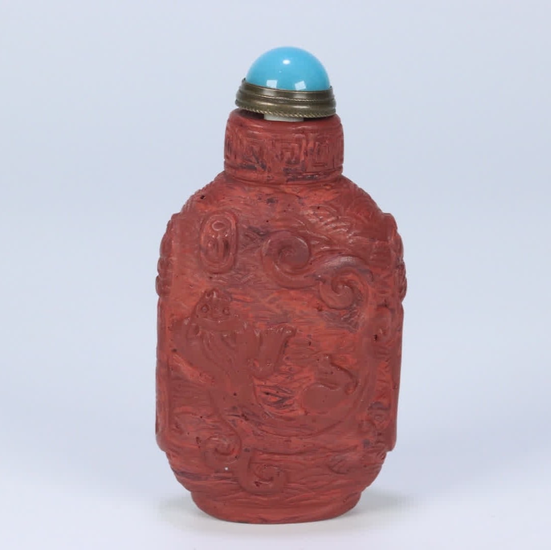 One Qianlong Liaoqi snuff bottle with dragon patterns (1 of 8)